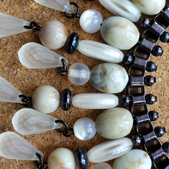 Liz Clairborne Necklace - Picture 2 of 4